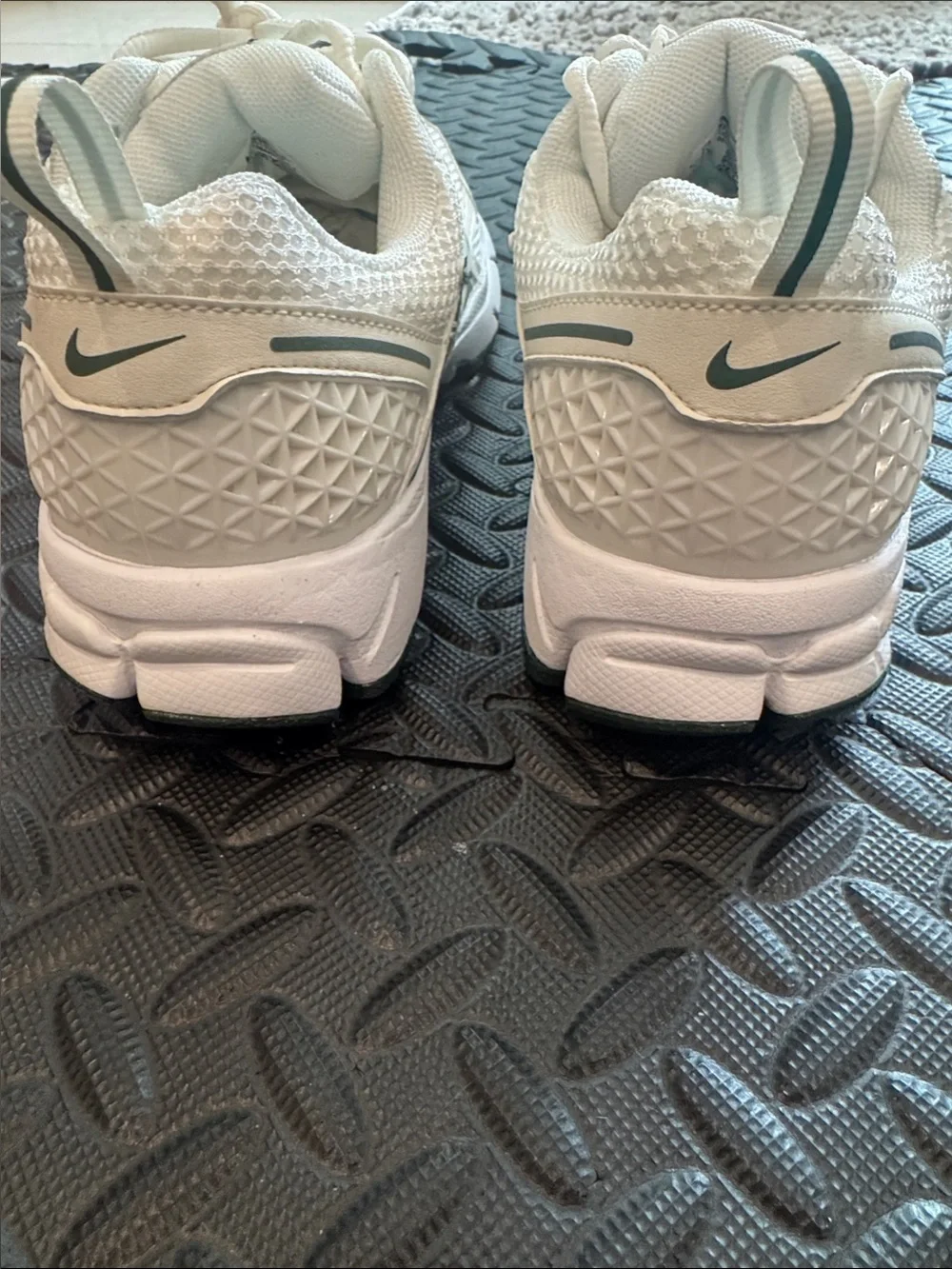 Nike Kid’s White and Dark Green Sneakers Trainers BRAND NEW